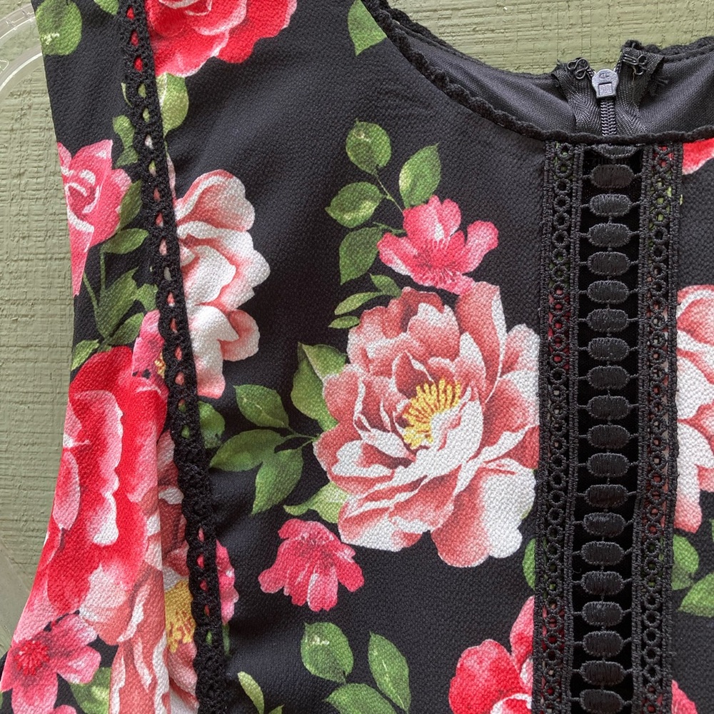 Floral Sleeveless Dress - Black and Pink - Picture 4 of 10
